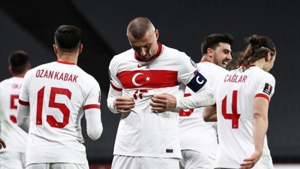 Burak Yılmaz, Türkiye Hollanda'yı yenerken hat trick yaptı