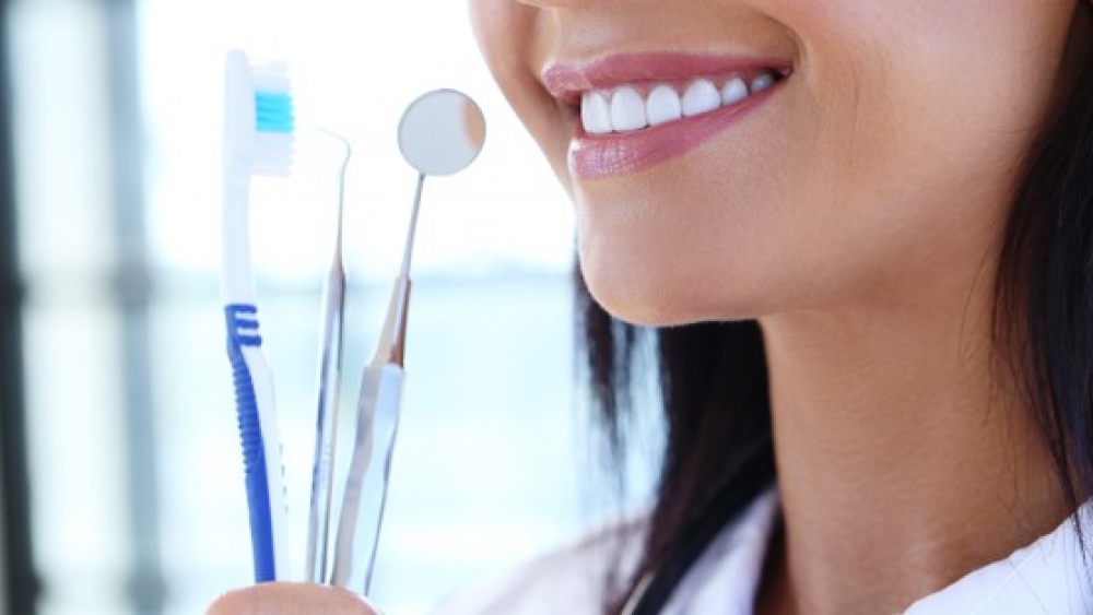 Diş Sararması Neden Olur? Diş Sararması Nasıl Önlenir?