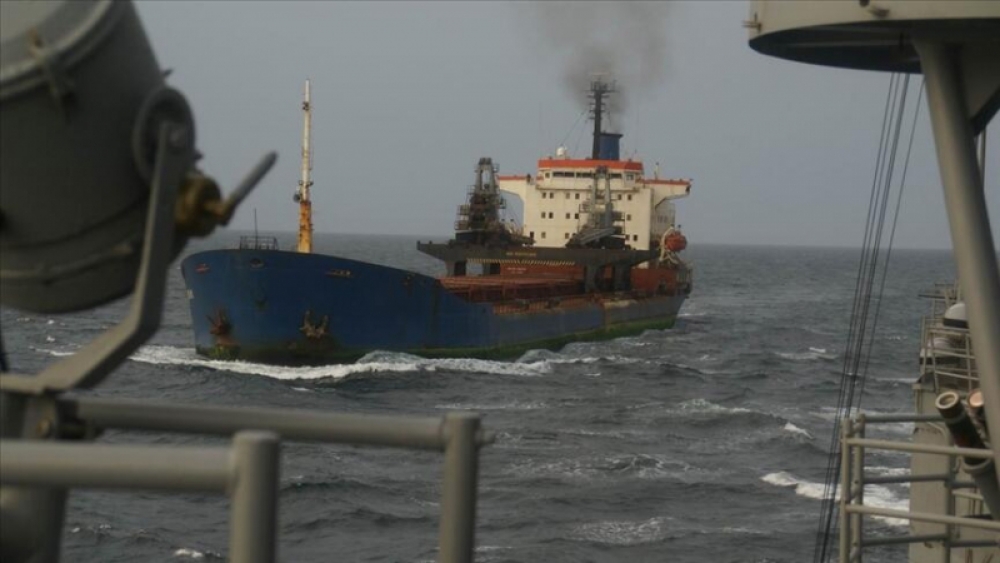 Korsan saldırısından sonra Türk mürettebatıyla Gabon limanında gemi