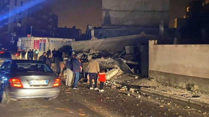 Yunanistan, güçlü depremden sonra Arnavutluk'a desteğini açıkladı