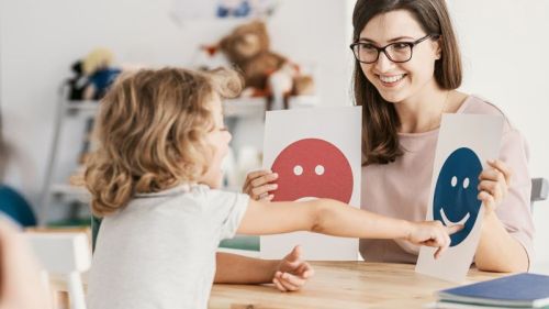 Çocuk ve Oyun Terapisi Nedir? Nereden Alınır?