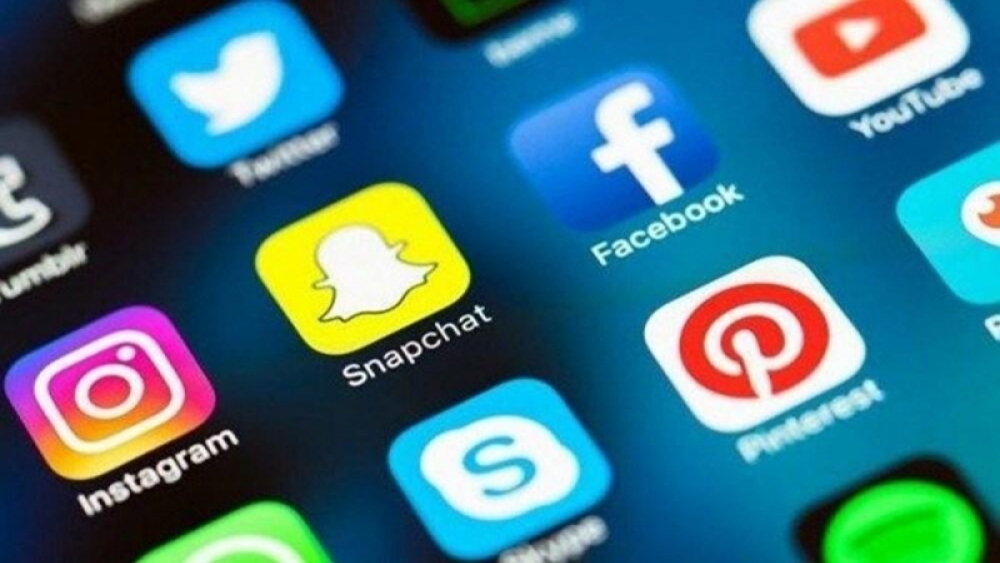 Parlamento komisyonu sosyal medya tasarısını kabul etti