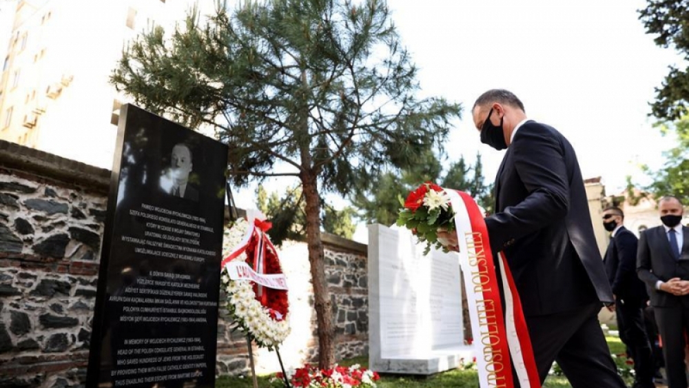 Polonyalı lider, Yahudileri Holokost'tan kurtaran İstanbul'daki elçi anıtını ziyaret etti