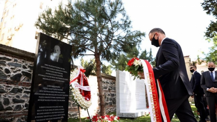 Polonyalı lider, Yahudileri Holokost'tan kurtaran İstanbul'daki elçi anıtını ziyaret etti