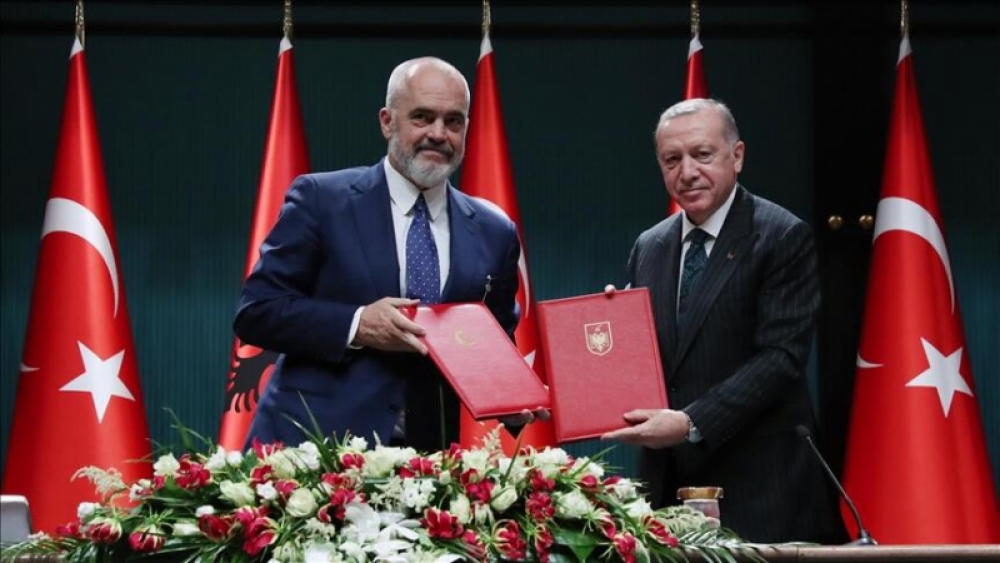 Türkiye ve Arnavutluk bağlarını stratejik ortaklığa yükseltti